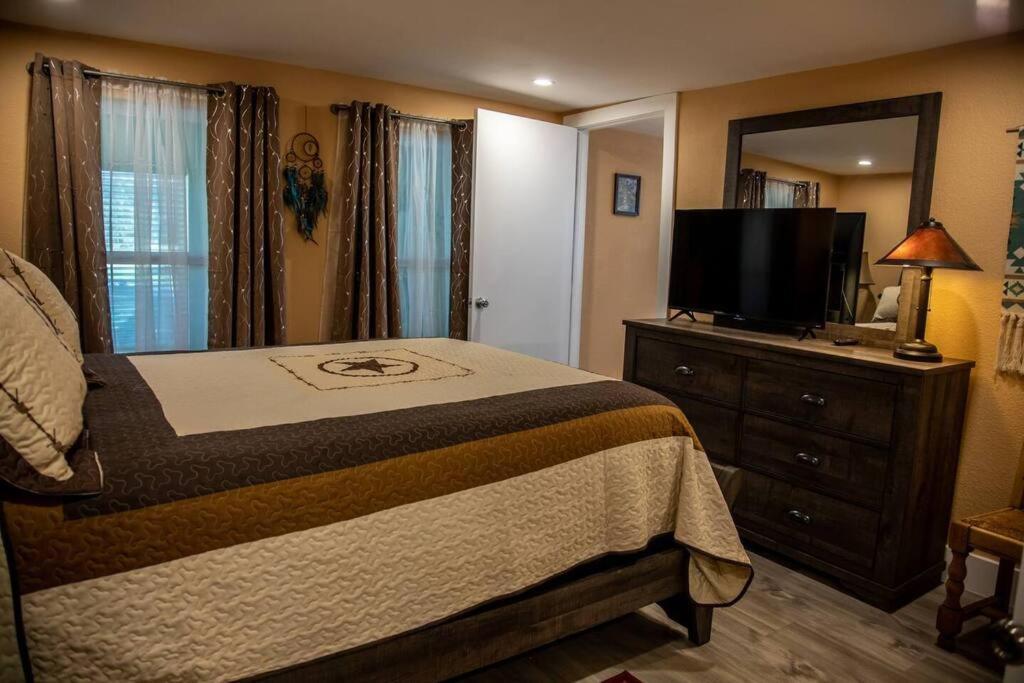 Stockyards Cowtown Outpost-less Than 4 Minutes To Stockyards-sleeps 8 * Fort Worth