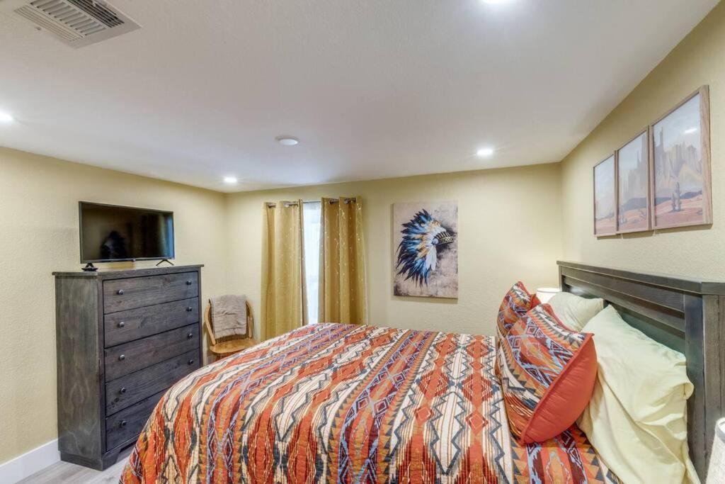 Stockyards Cowtown Outpost-less Than 4 Minutes To Stockyards-sleeps 8 Holiday home *