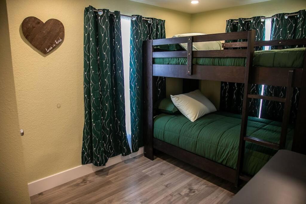 Holiday home Stockyards Cowtown Outpost-less Than 4 Minutes To Stockyards-sleeps 8 Fort Worth