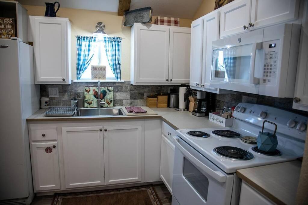 Stockyards Cowtown Outpost-less Than 4 Minutes To Stockyards-sleeps 8 *