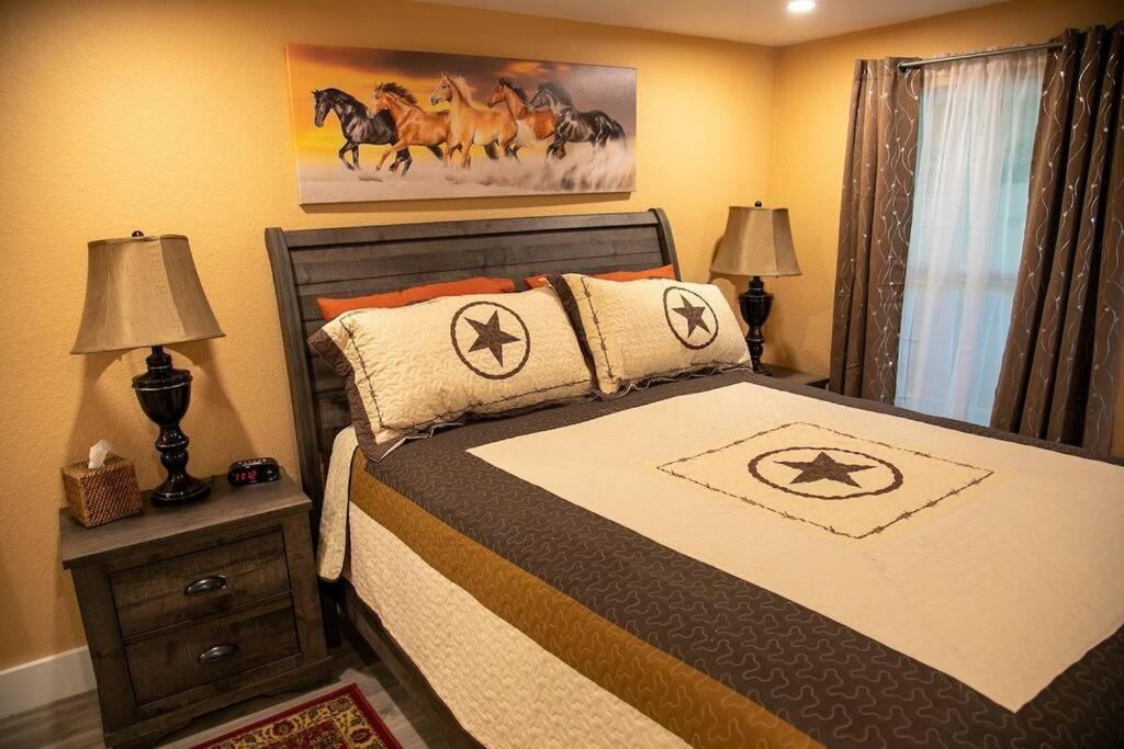 Stockyards Cowtown Outpost-less Than 4 Minutes To Stockyards-sleeps 8