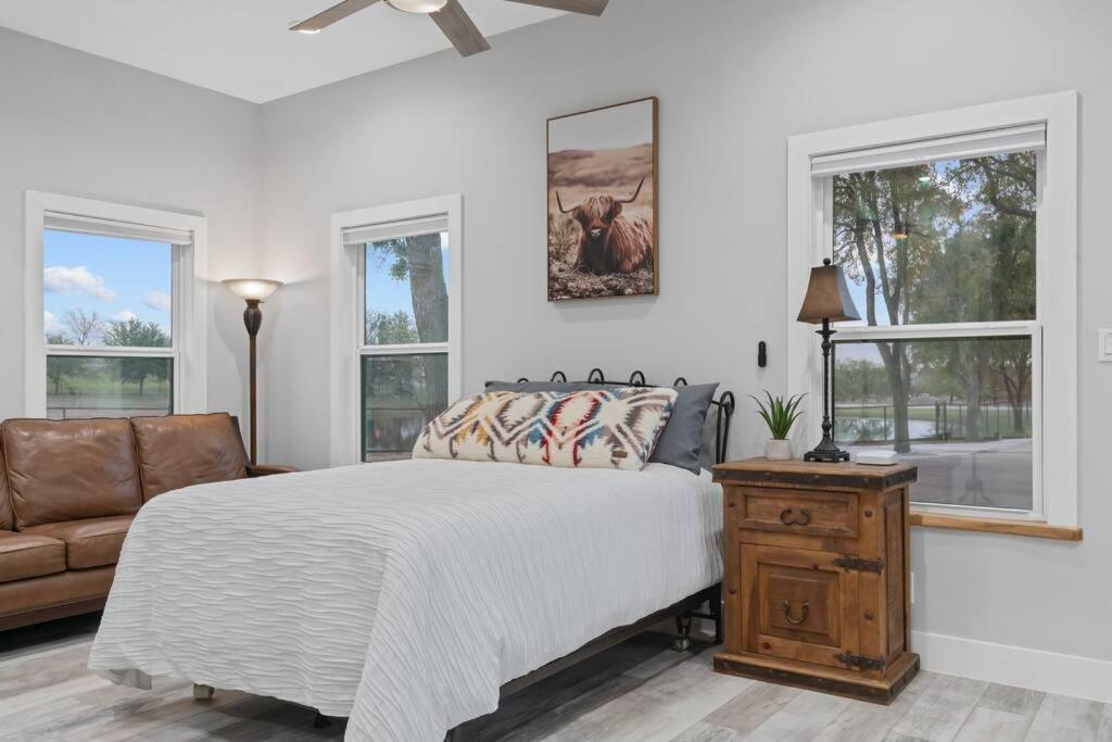 Cowtown Casa: A Place To Hang Your *