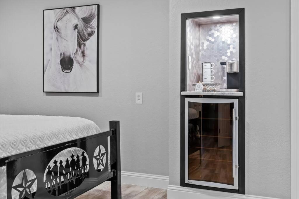 Cowtown Casa: A Place To Hang Your Holiday home