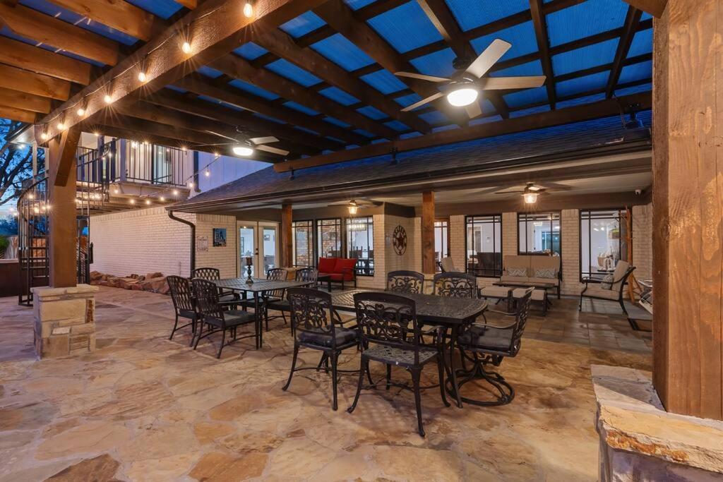 Cowtown Casa: A Place To Hang Your Fort Worth