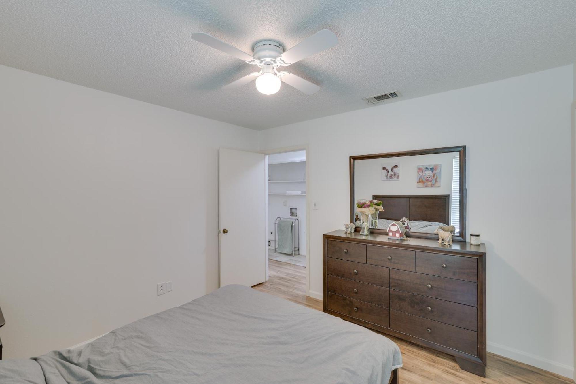 Charming Worth Retreat About 12 Mi To Downtown! * Fort Worth