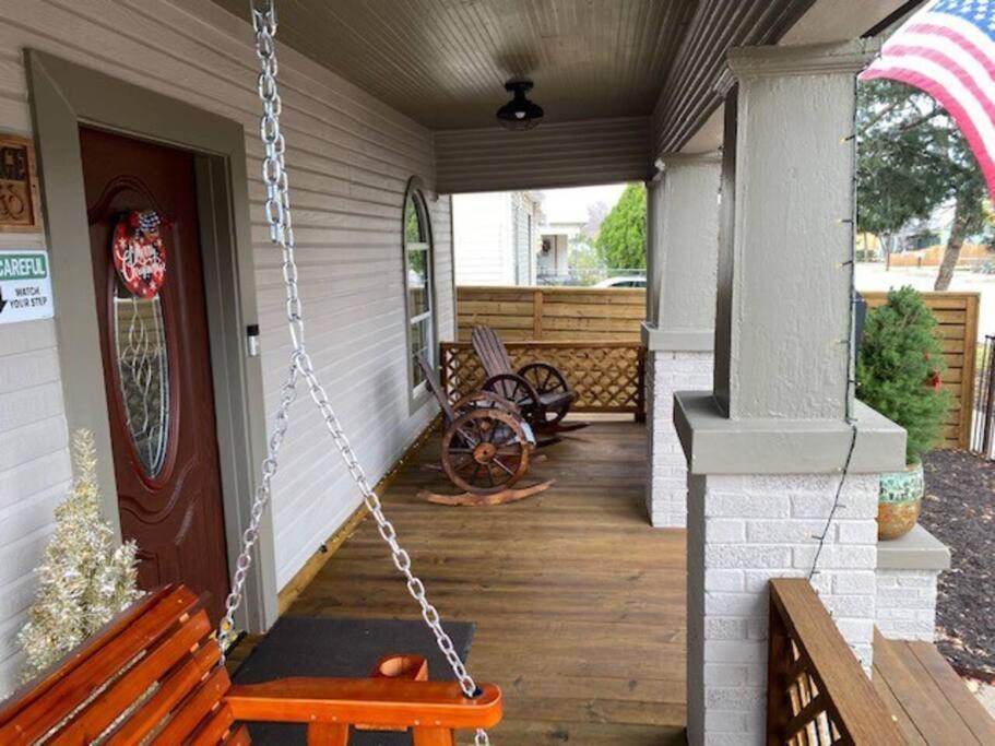 Holiday home Stockyards!-1 Block Away ! Cowboy Sleeps 9 *
