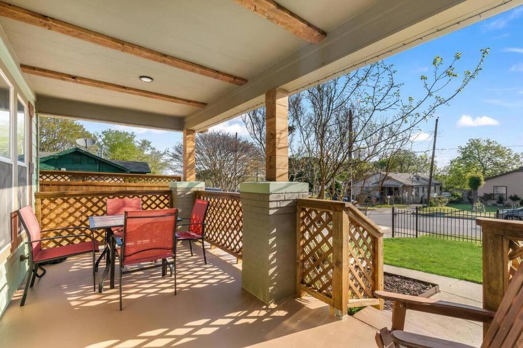 Stockyards 5 Mins!-new!-sleeps 8. Cowboy Holiday home *