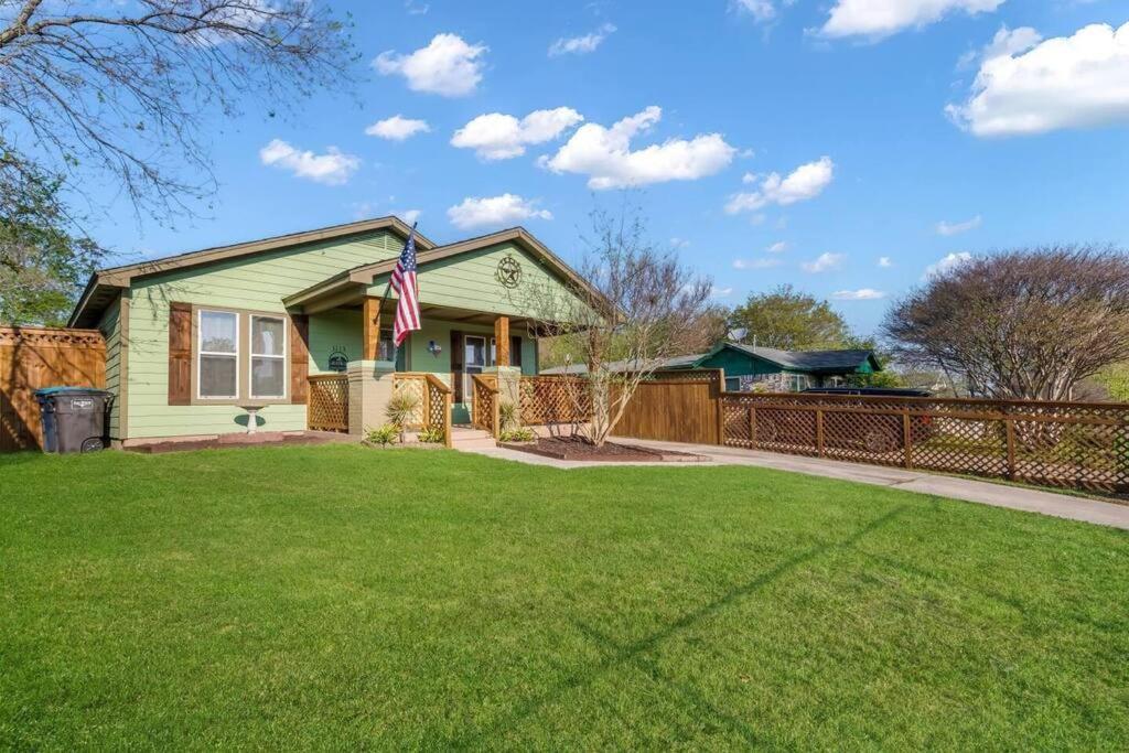 Holiday home Stockyards 5 Mins!-new!-sleeps 8. Cowboy Fort Worth