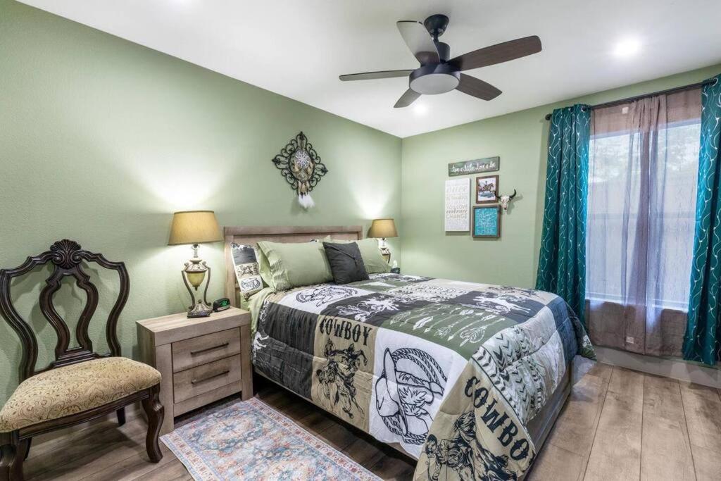 Stockyards 5 Mins!-new!-sleeps 8. Cowboy * Fort Worth