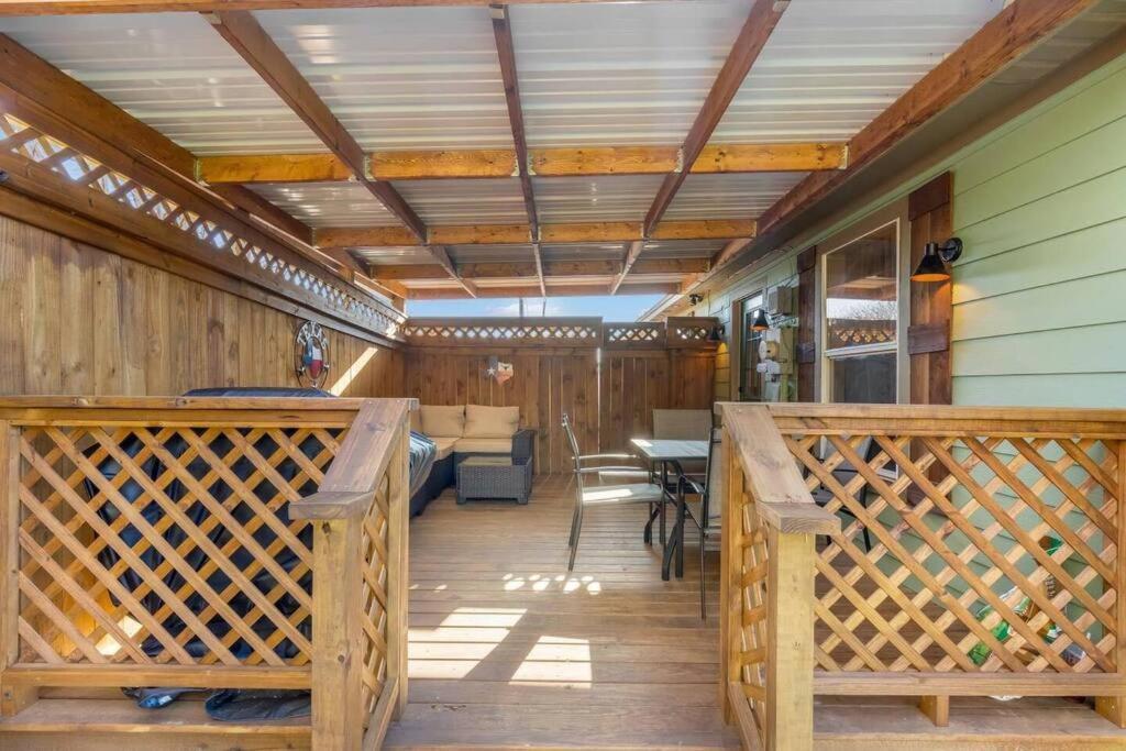 Stockyards 5 Mins!-new!-sleeps 8. Cowboy Holiday home