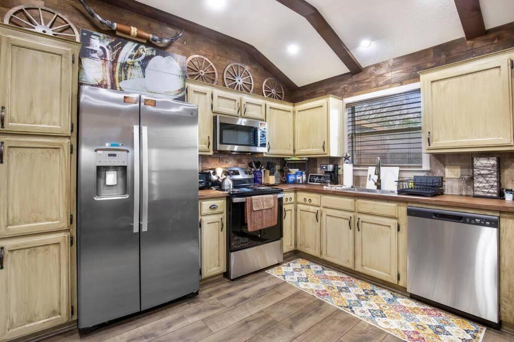 Stockyards 5 Mins!-new!-sleeps 8. Cowboy Fort Worth