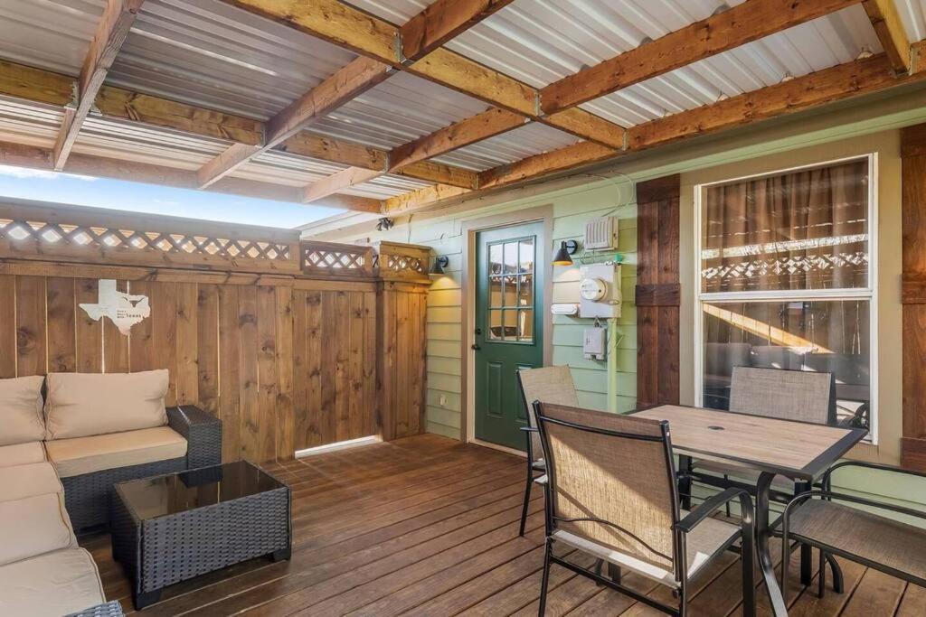 Stockyards 5 Mins!-new!-sleeps 8. Cowboy