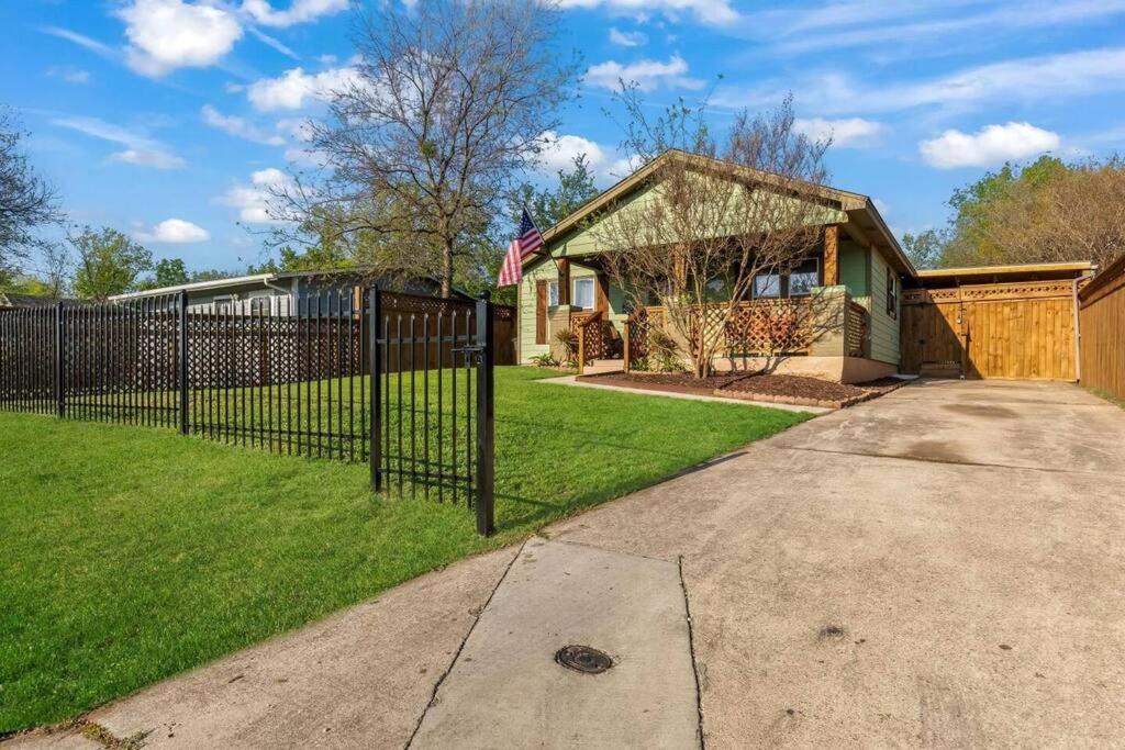 Holiday home Stockyards 5 Mins!-new!-sleeps 8. Cowboy Fort Worth