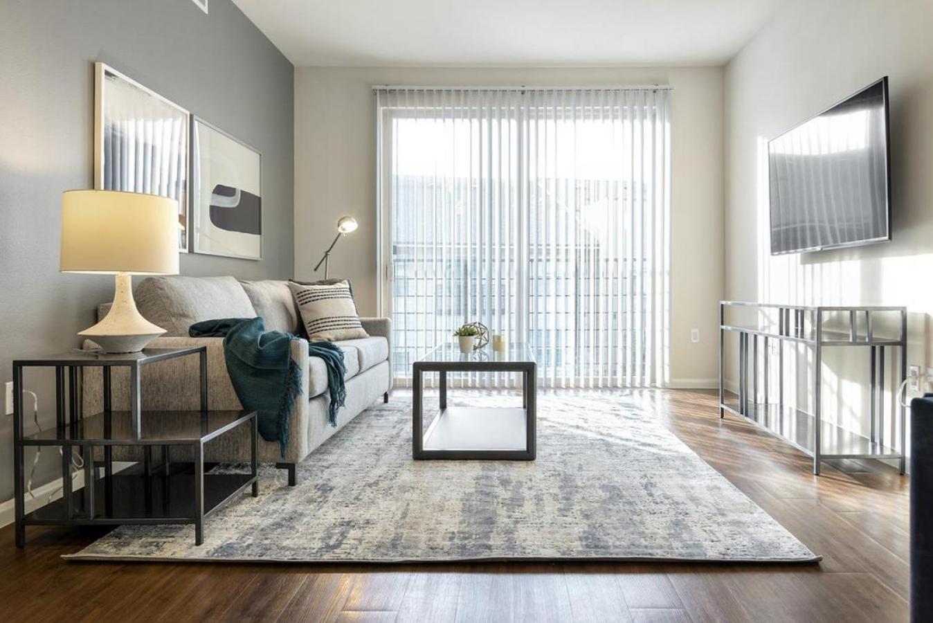 Apartment Landing At Axis Waterfront - 1 Bedroom In Downtown Benbrook *