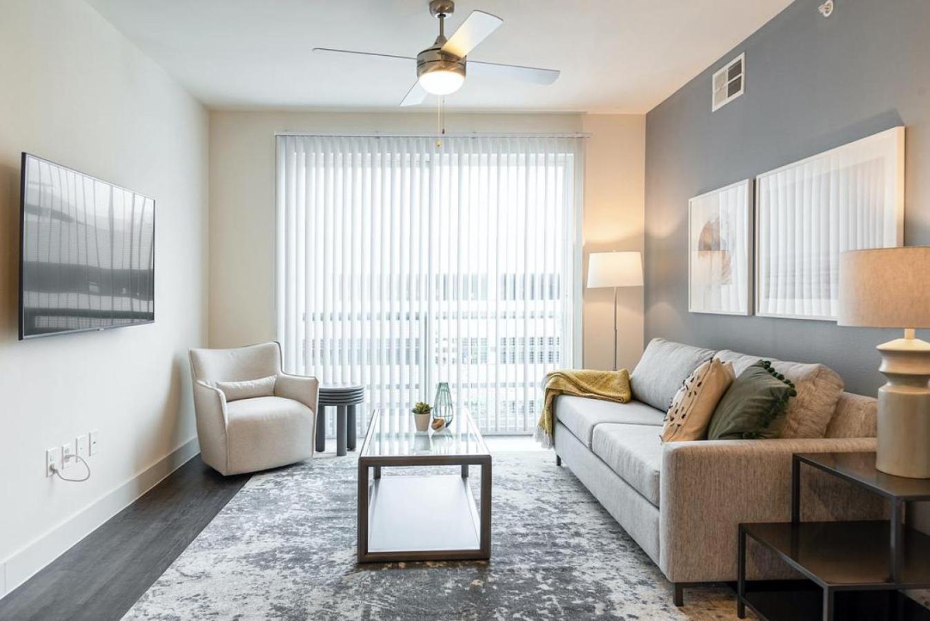 Apartment Landing At Axis Waterfront - 1 Bedroom In Downtown Benbrook *