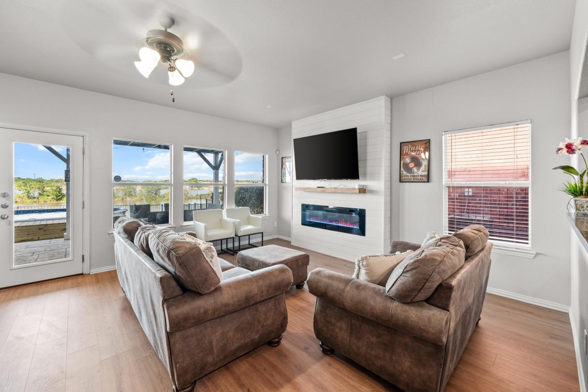 House - Amazing Views & Pool Arlington *