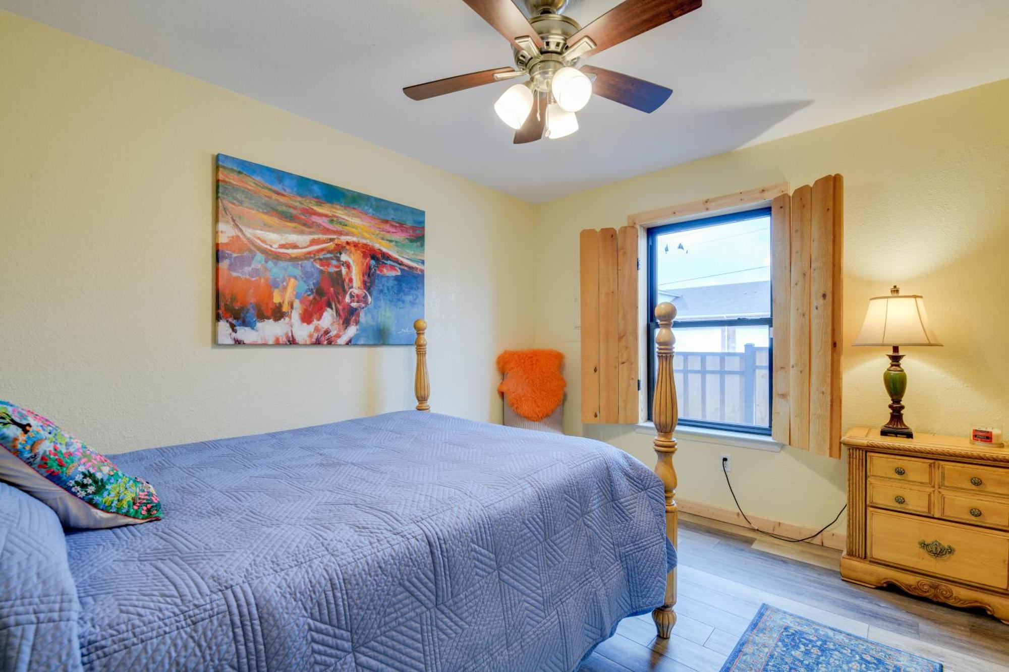 Vibrant About 7 Mi To Worth Stockyards! Apartment