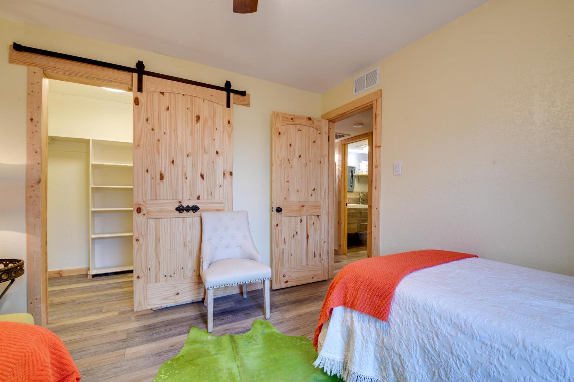 Vibrant About 7 Mi To Worth Stockyards! Apartment Fort Worth