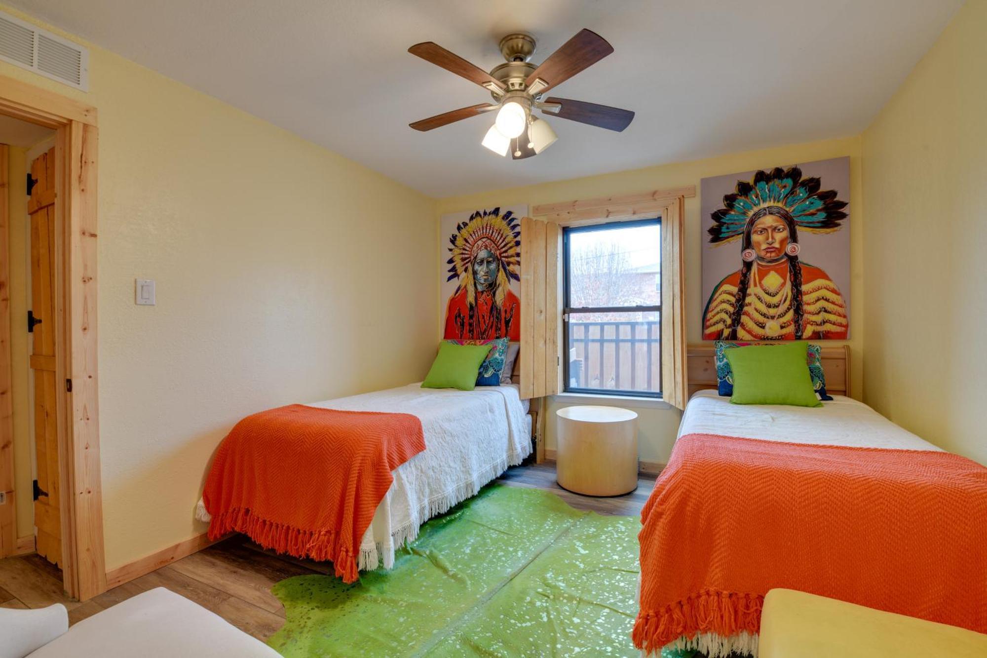 Vibrant About 7 Mi To Worth Stockyards! Apartment