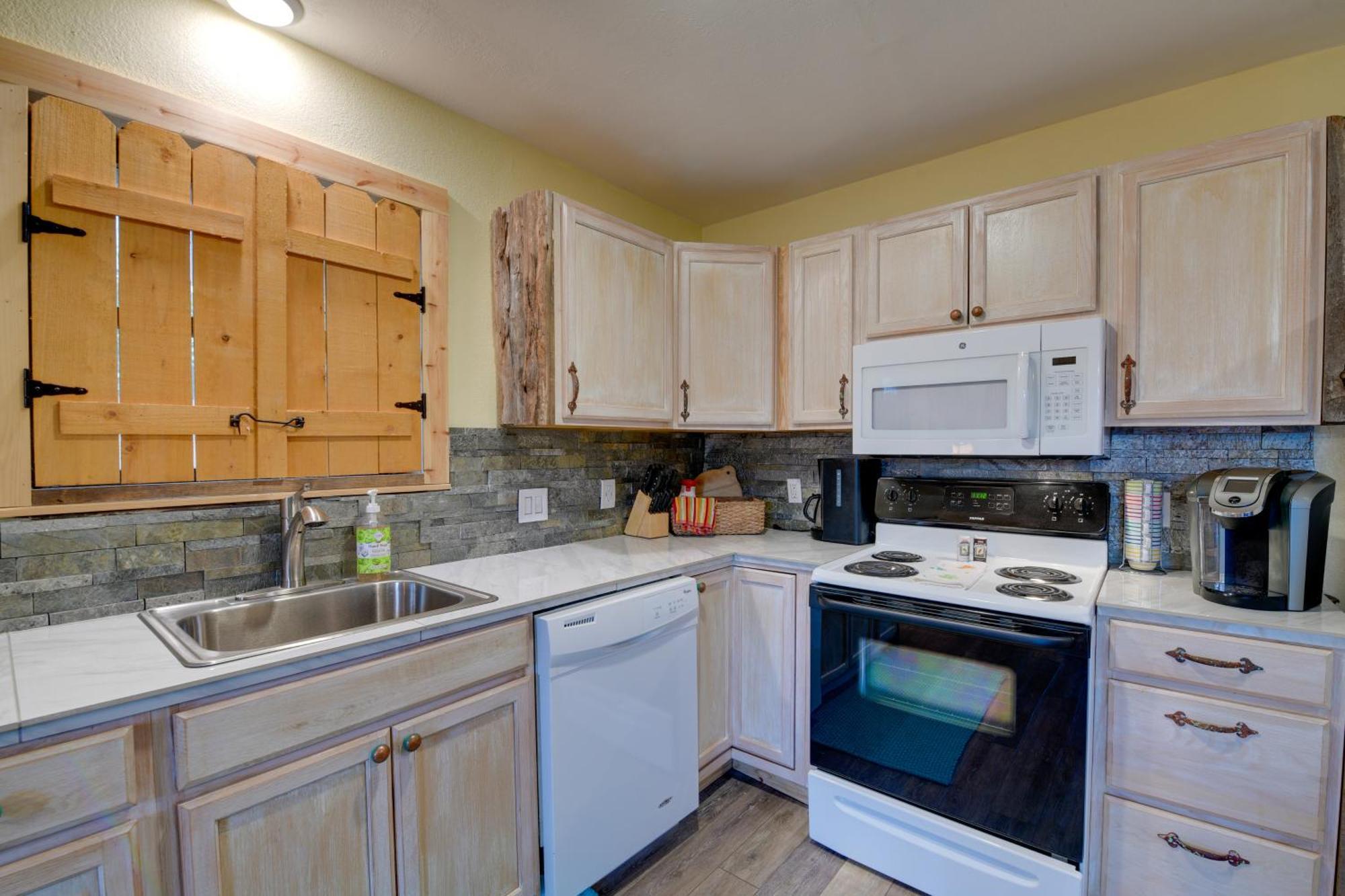 Vibrant About 7 Mi To Worth Stockyards! Apartment