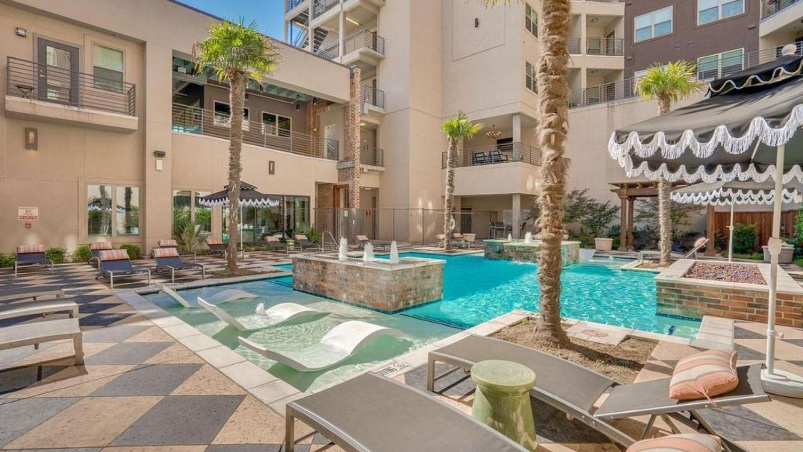 Landing At Bottle House On Main - 1 Bedroom In Worth Apartment *