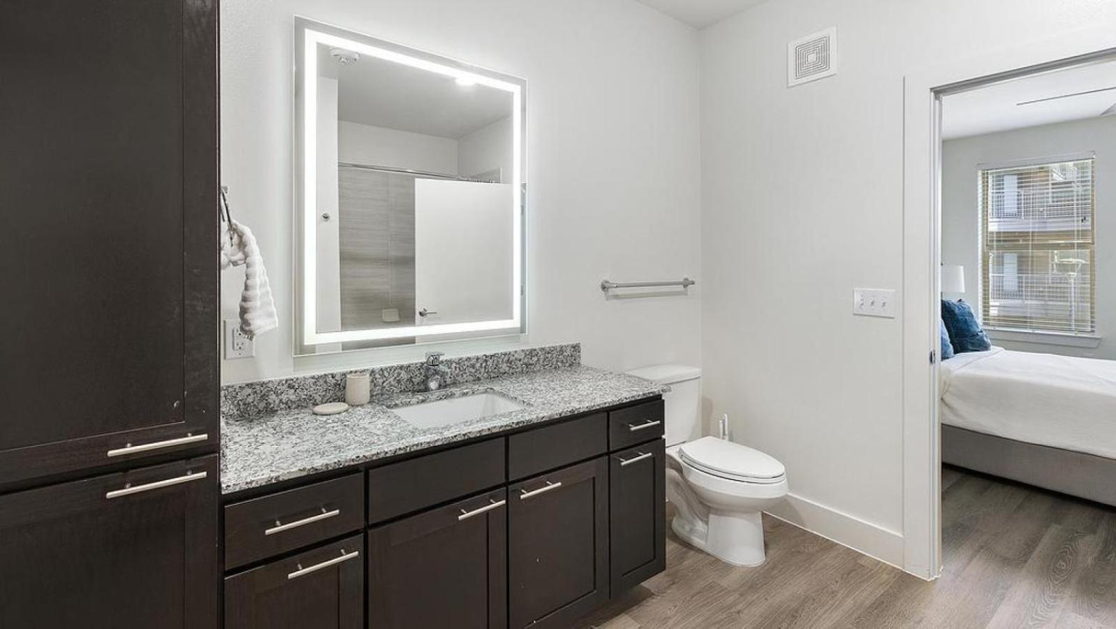 Landing At The Standard River District - 2 Bedrooms In River District