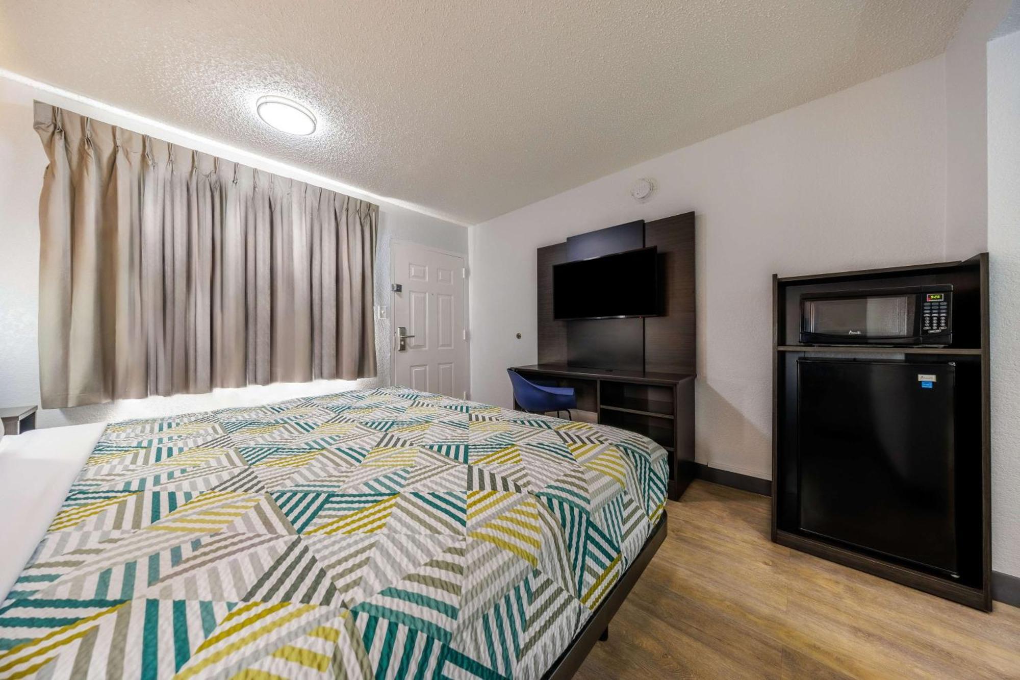 6 Worth, Tx East Hotel