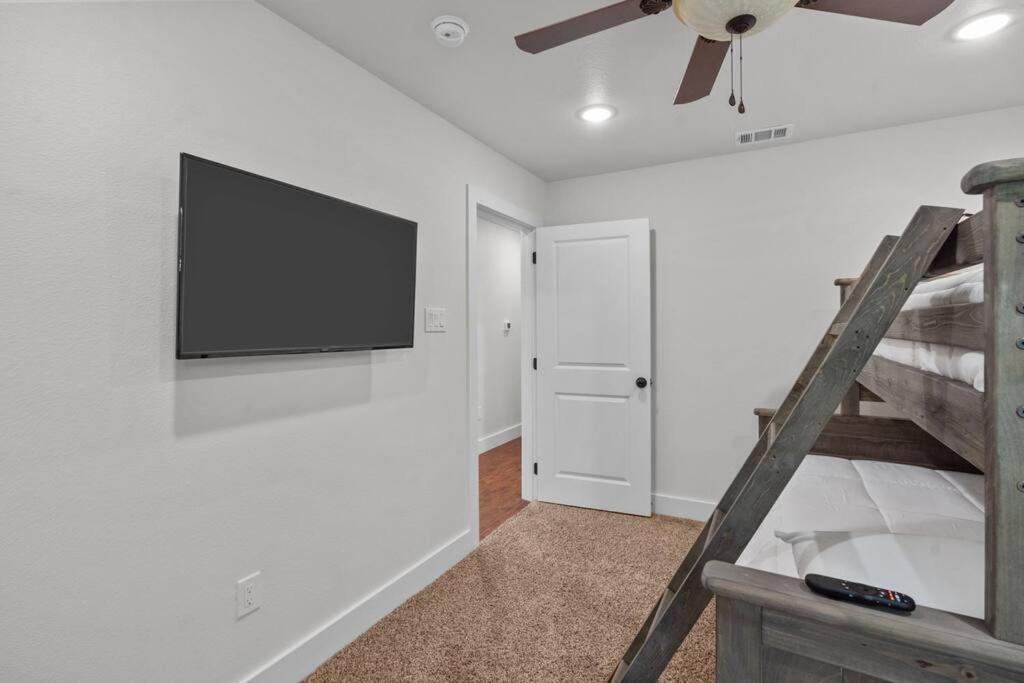 Holiday home Dfw 4 Bedroom , New Construction *