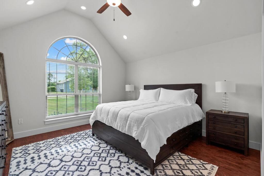 Dfw 4 Bedroom , New Construction *