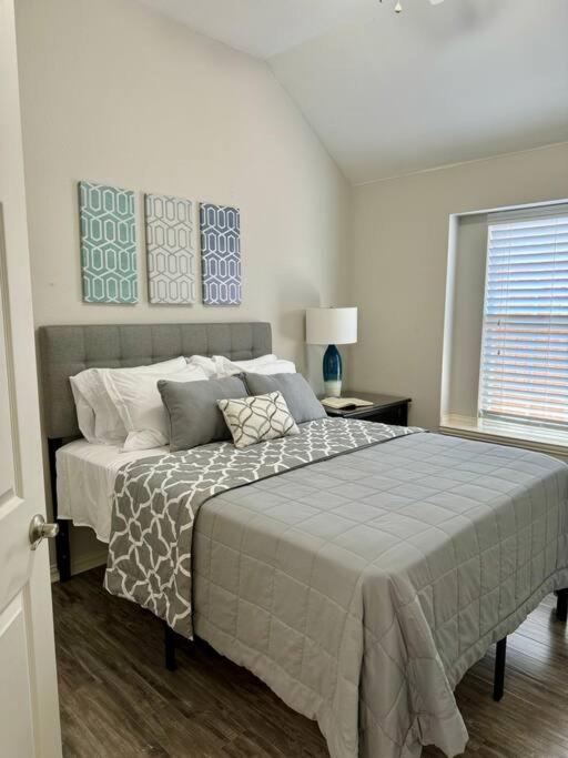 Luxury Worth Area 3bed2bath Workspace