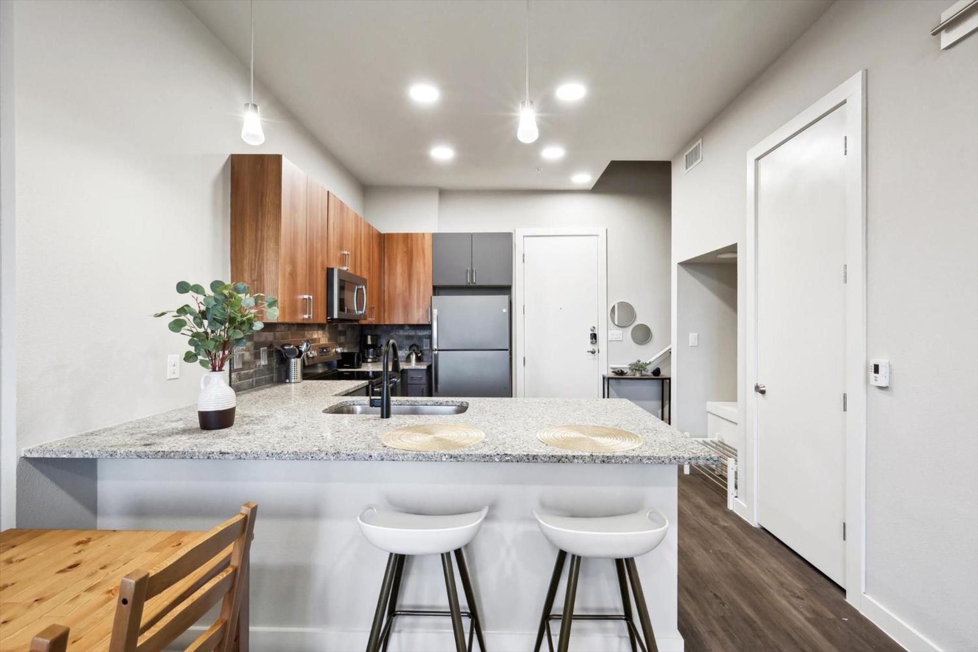 Apartment The Grand Urban Haven, 2 Bedroom, Pool, Gym, Parking *