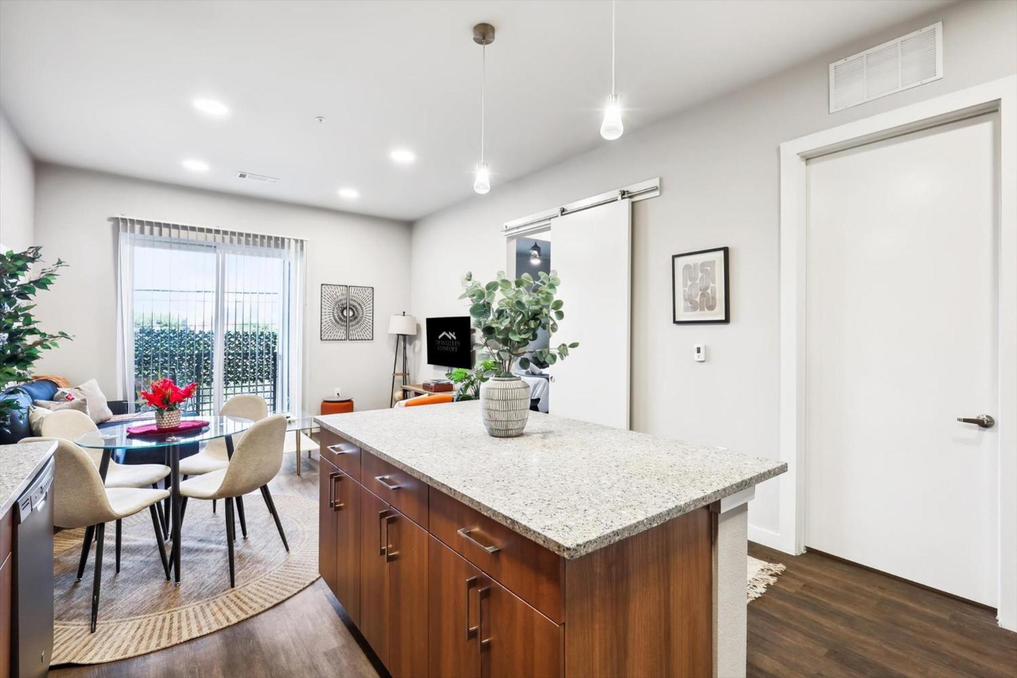 Cityscape Luxury Living Downtown Worth Condo, Pool, Gym, Parking, Bbq Apartment *