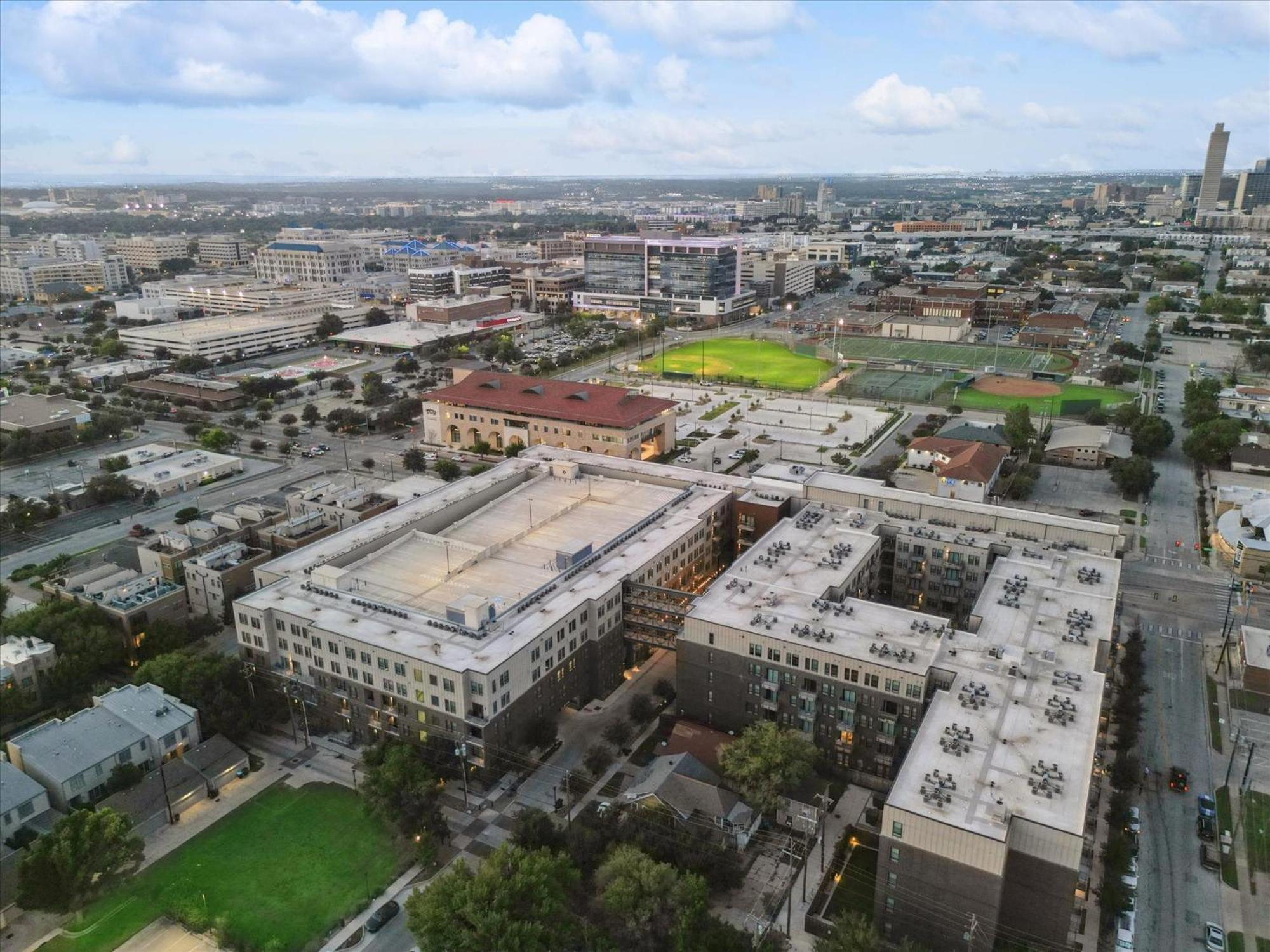 Apartment Cityscape Luxury Living Downtown Worth Condo, Pool, Gym, Parking, Bbq *