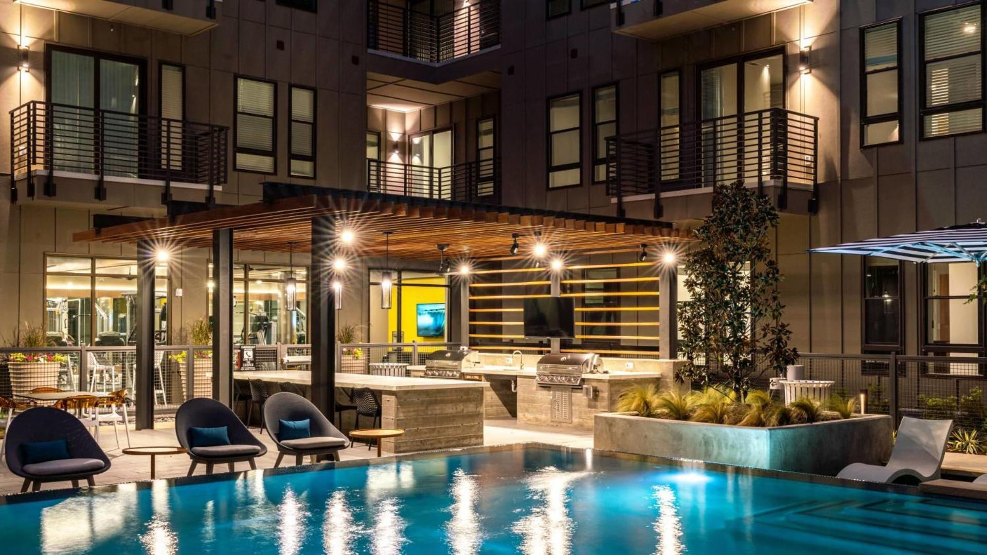 Cityscape Luxury Living Downtown Worth Condo, Pool, Gym, Parking, Bbq Apartment