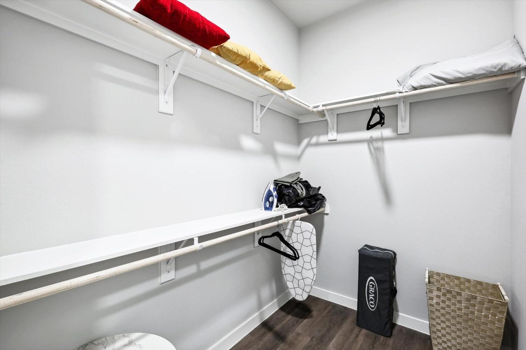 Apartment Cityscape Luxury Living Downtown Worth Condo, Pool, Gym, Parking, Bbq