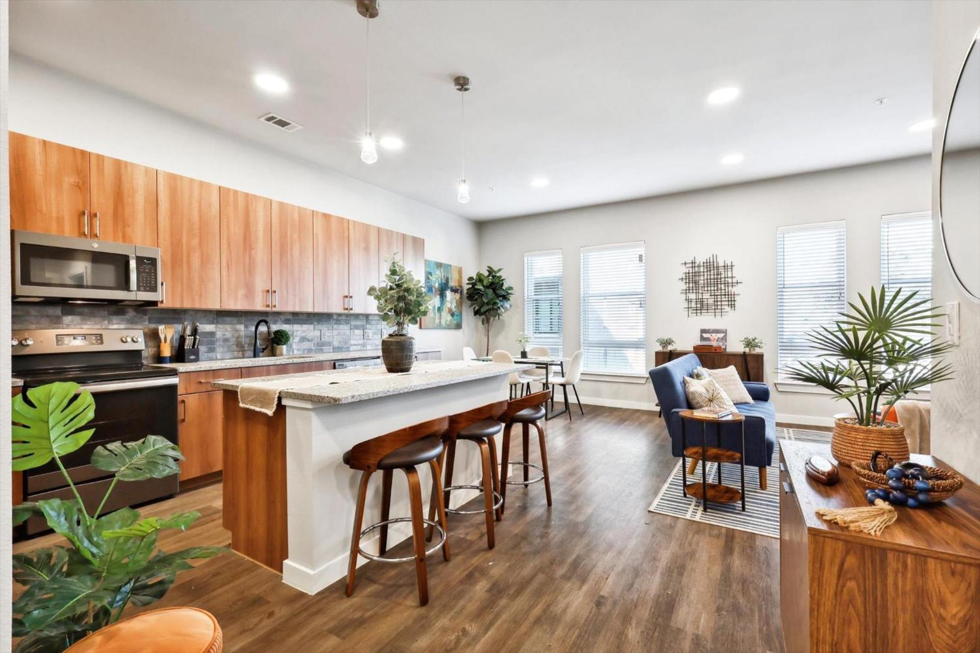 Downtown Worth Luxe Retreat, Pool, Gym, Parking Apartment