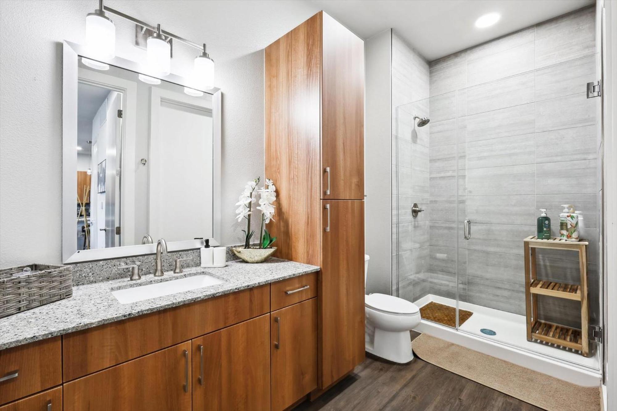 Downtown Worth Luxe Retreat, Pool, Gym, Parking * Fort Worth