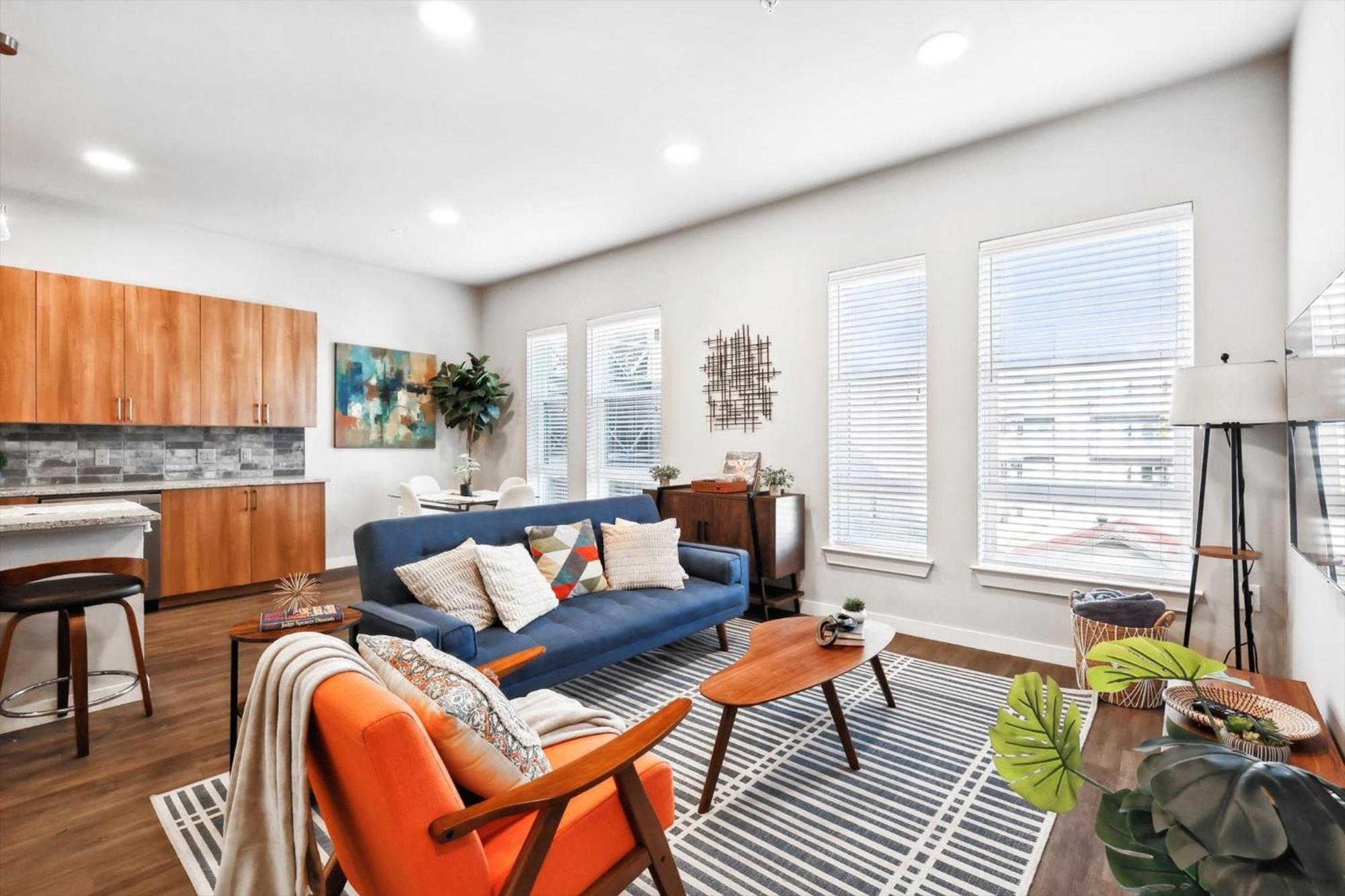 Downtown Worth Luxe Retreat, Pool, Gym, Parking *