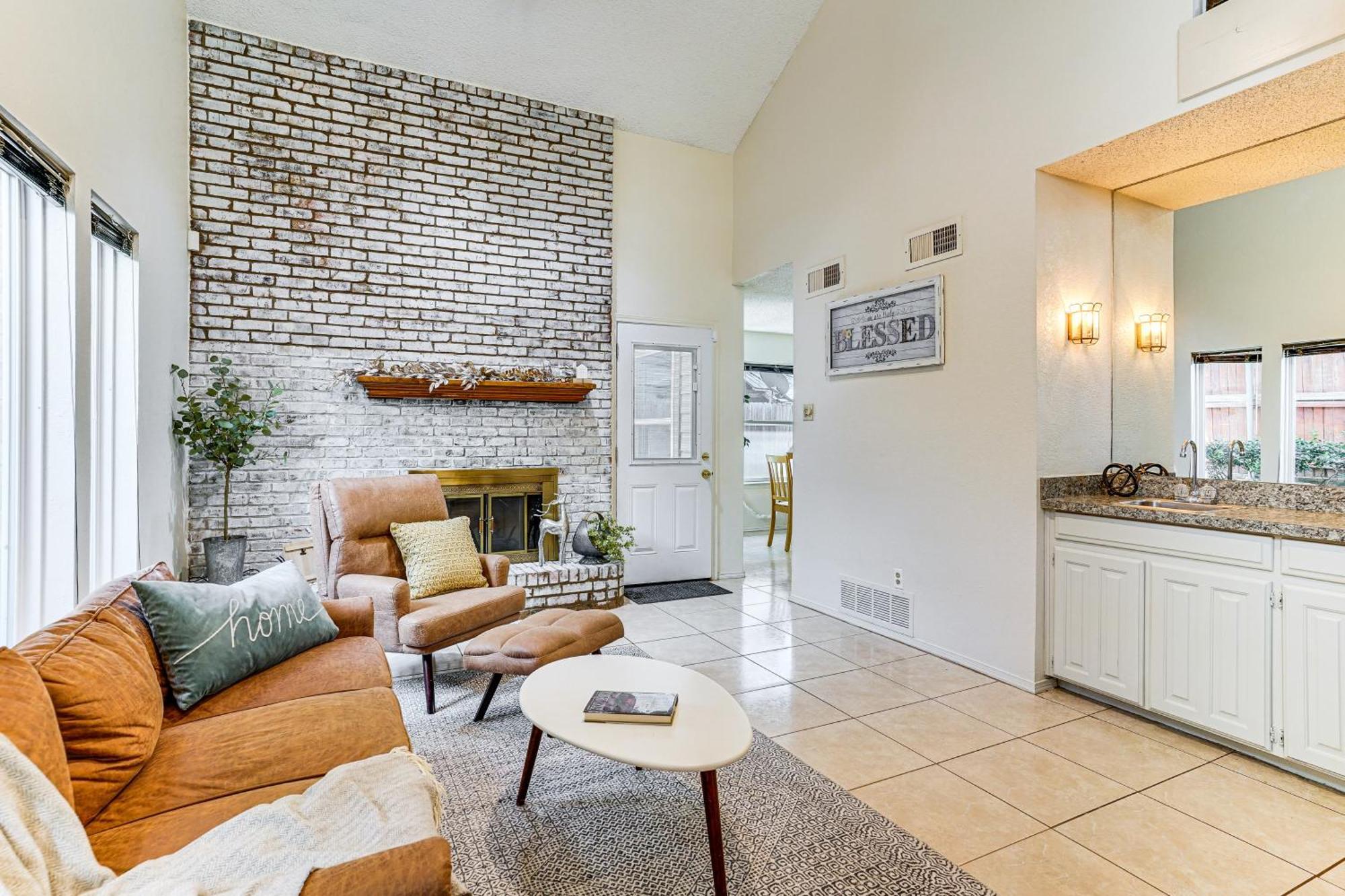 Holiday home Charming Worth Townhome 4 Mi To Atandt Stadium *