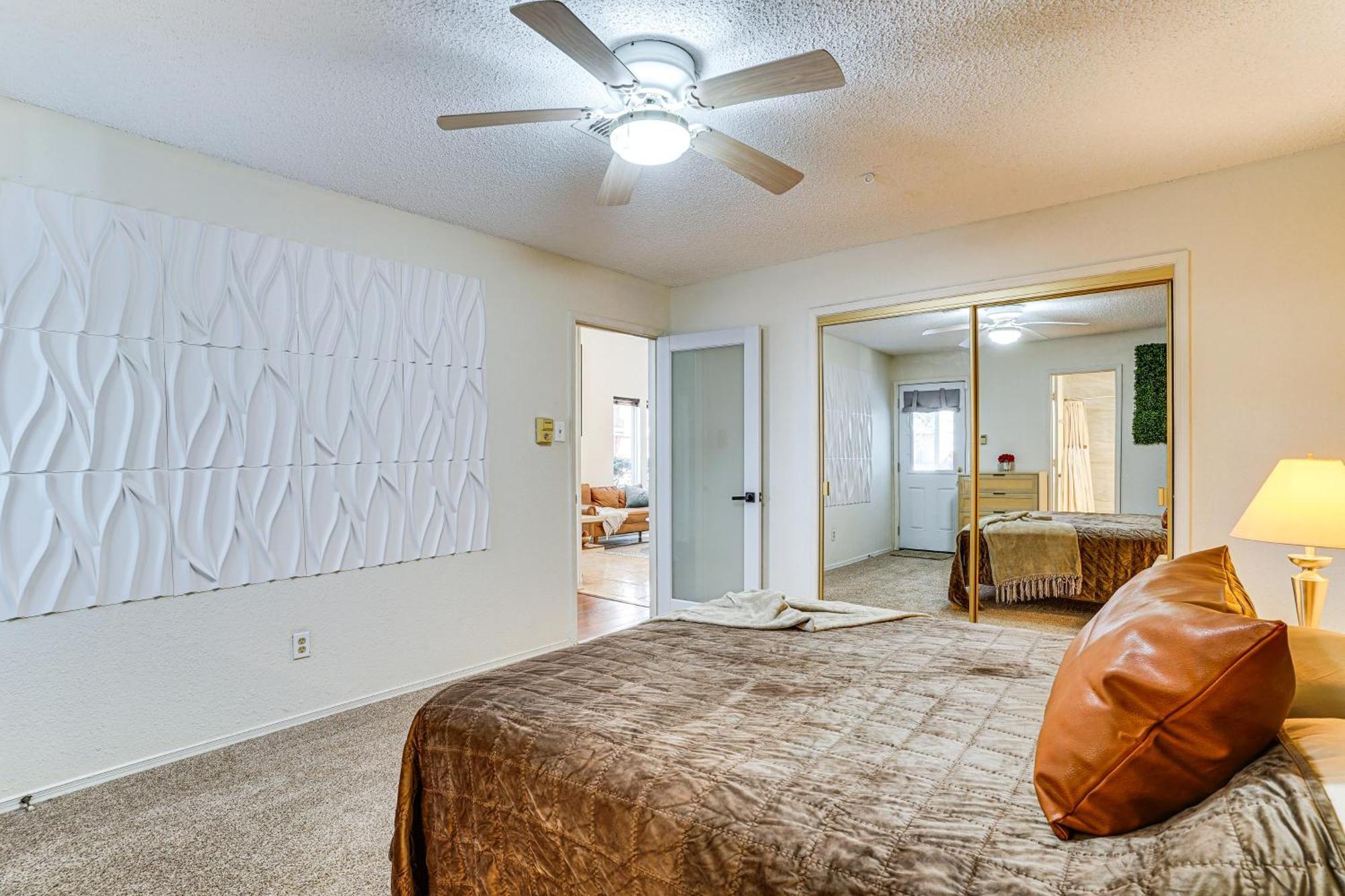 Charming Worth Townhome 4 Mi To Atandt Stadium Holiday home Fort Worth