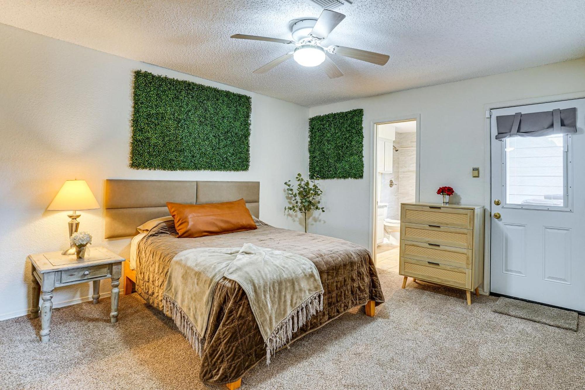 Holiday home Charming Worth Townhome 4 Mi To Atandt Stadium Fort Worth