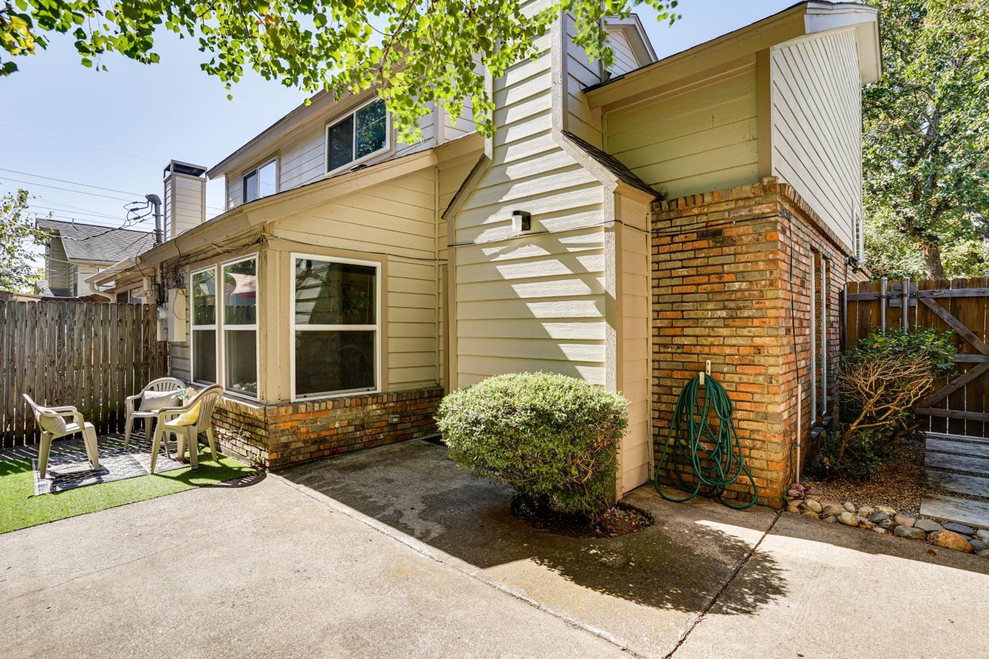 Charming Worth Townhome 4 Mi To Atandt Stadium Holiday home Fort Worth