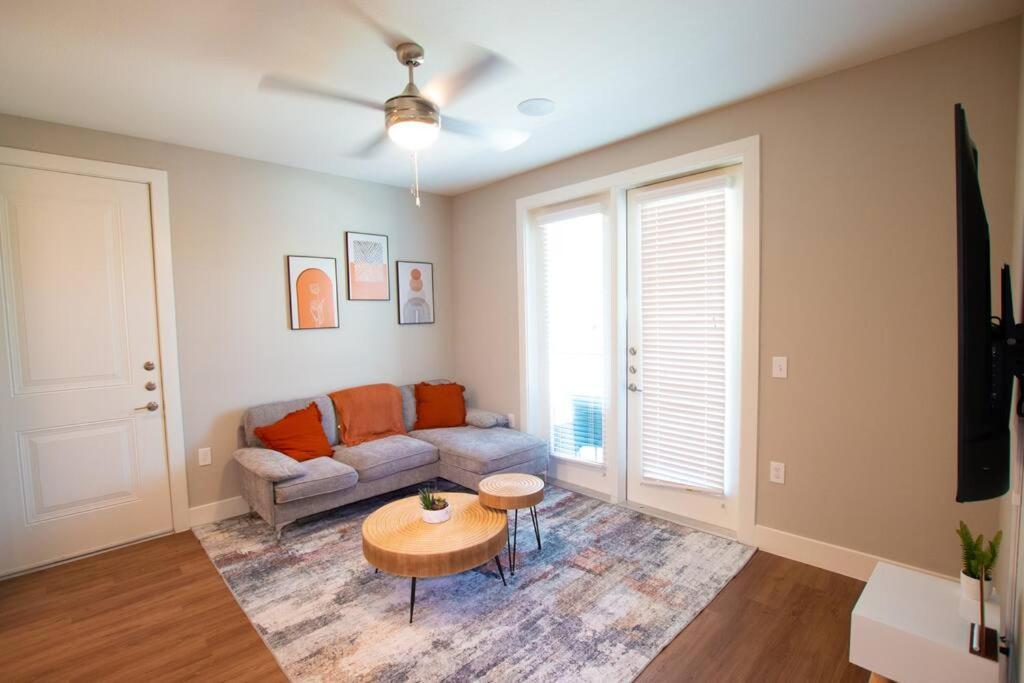Cozy Comfort 1bd Attached Garage Desk Pool Gym Fort Worth
