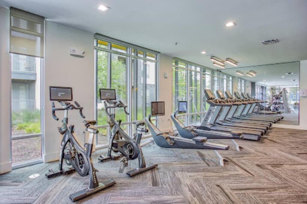 Apartment Cozy Comfort 1bd Attached Garage Desk Pool Gym *