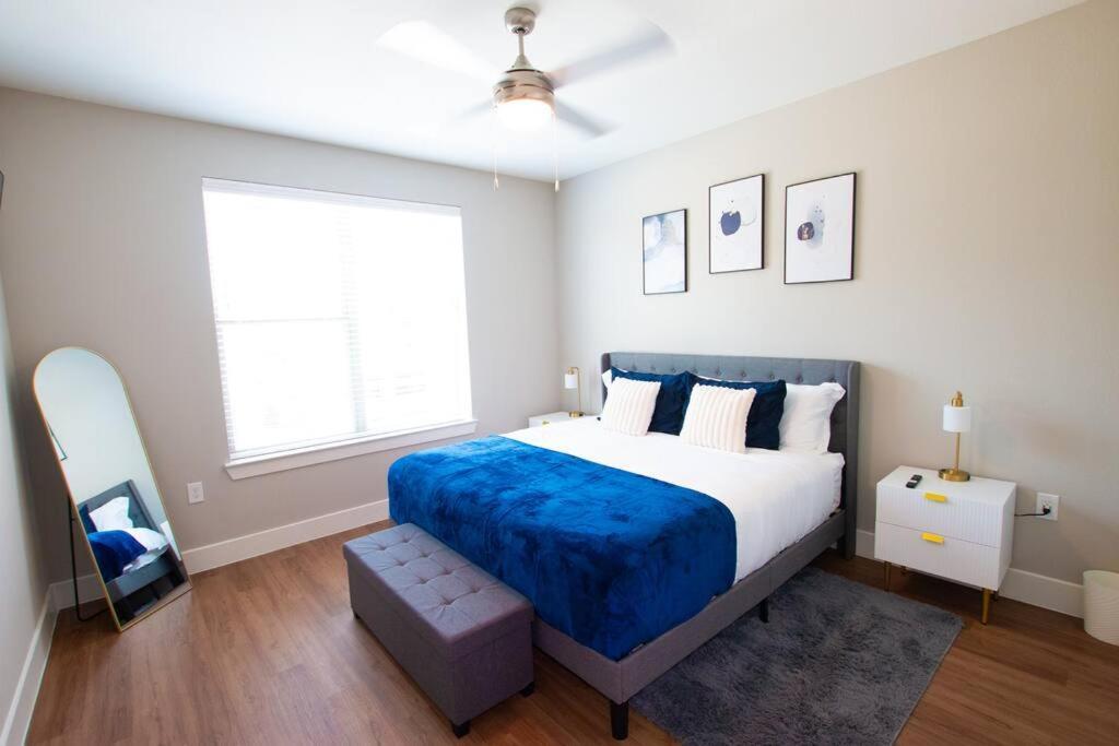 Cozy Comfort 1bd Attached Garage Desk Pool Gym Apartment Fort Worth