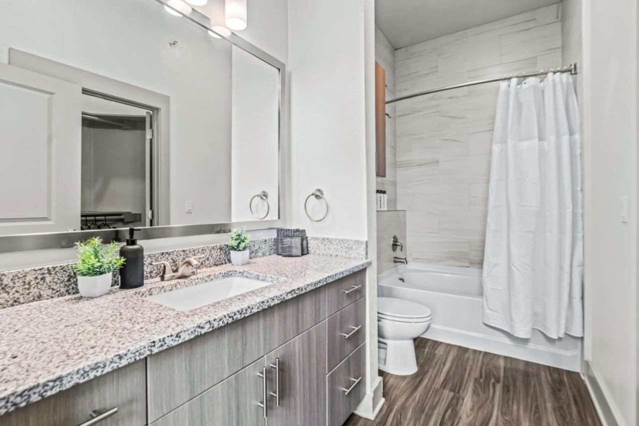 Elegant 2 Bd2 Ba Retreat Ideal For Comfort Style * Fort Worth