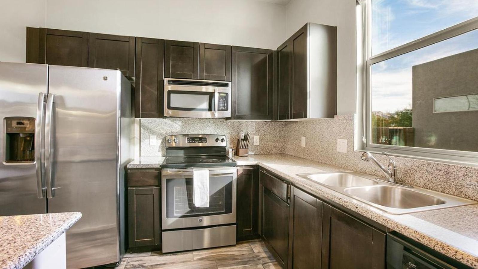 Landing At The Henderson - 1 Bedroom In Upper West Side Apartment *