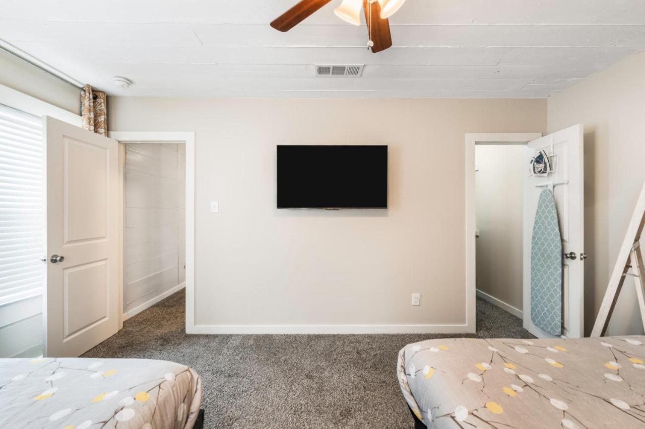 4 Queen Beds High Speed Wifi Private Parking *