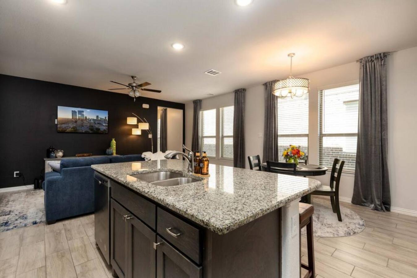 Spacious Pet Friendly - 7 Miles To Eagle Mountain Holiday home