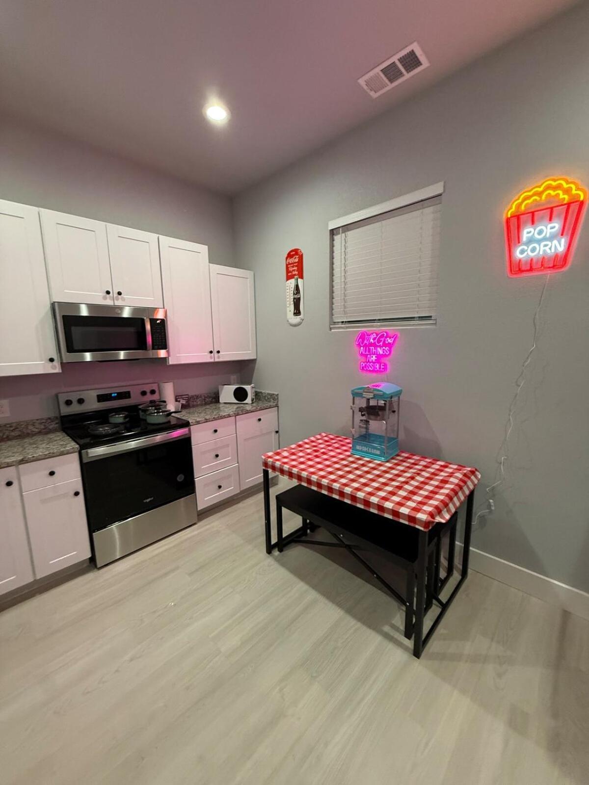 Babyproofed, Cinemahome, Tcu,dikciesarena,stockyard,fortworth *